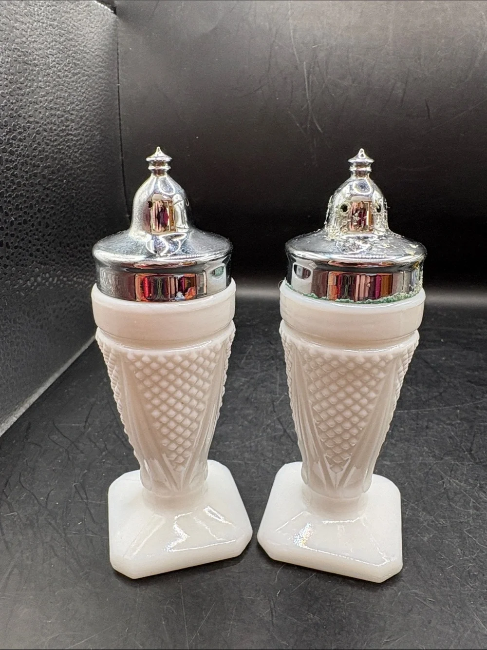 VINTAGE LE Smith Milk Glass Diamond Dart Pattern Salt and Pepper Shakers